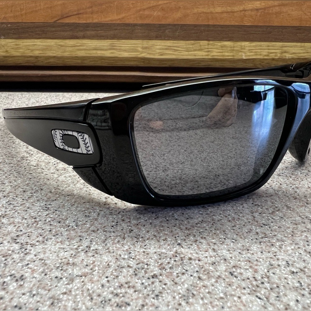 Oakley Fuel Cell Men's MLB Yankees Sunglasses - EUC! - Picture 4 of 12